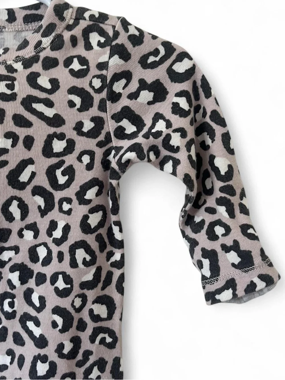 0-3M Girl 100% Cotton Old Navy One Piece Cheetah Print Coverall Sleeper Onesie